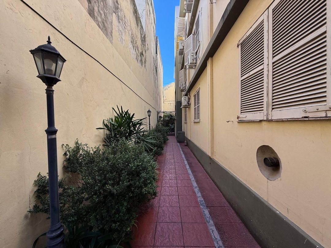 DEPTO PASILLO VENTA PLANTA BAJA 2 DORMI PATIO