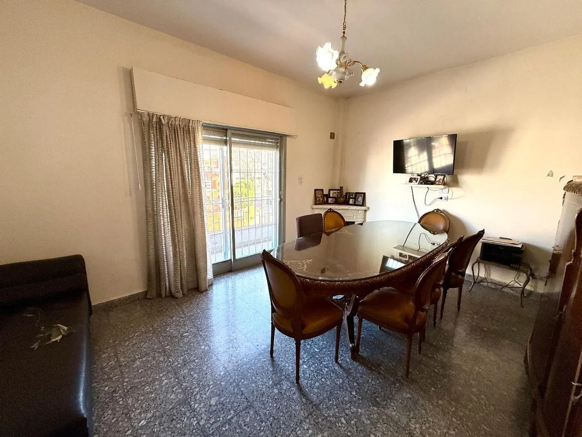PH de 6 ambientes en venta en Monte Castro, Calle Irigoyen 1400, foto 2