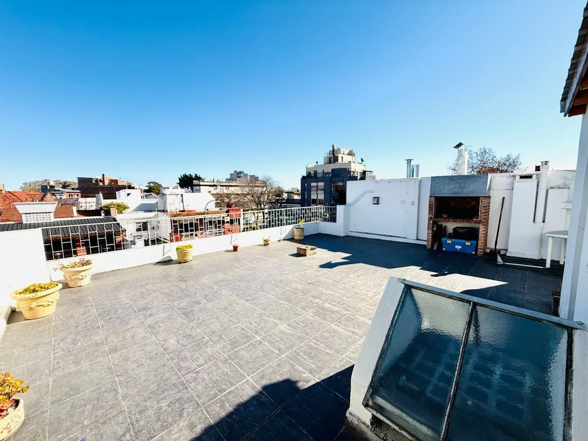 PH de 6 ambientes en venta en Monte Castro, Calle Irigoyen 1400