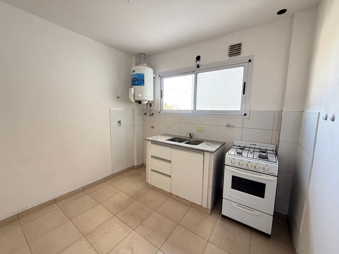 Monoambiente en alquiler en La Plata, Avenida 25 Entre 46 y 47 700