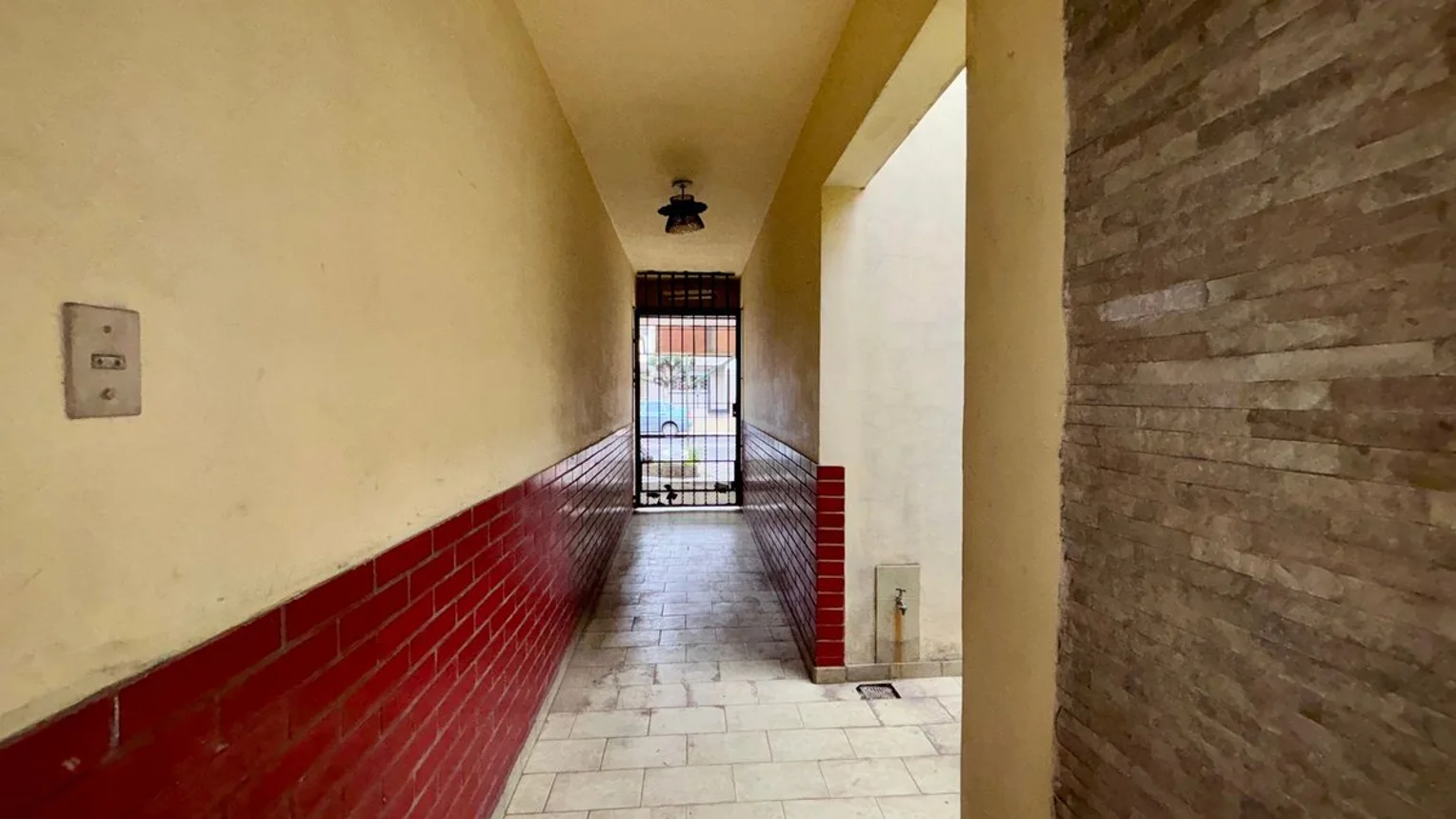Casa de 5 ambientes en venta en Lomas del Mirador, Avenida Eva Perón 400, foto 4