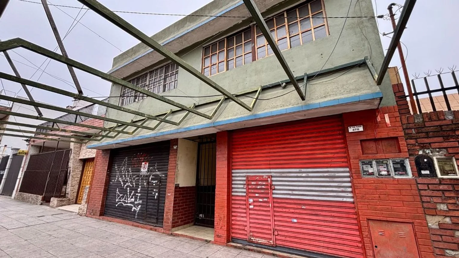 Casa de 5 ambientes en venta en Lomas del Mirador, Avenida Eva Perón 400