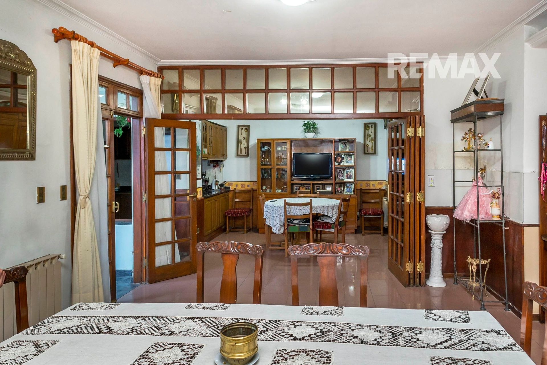CASA ZONA SHOPPING EN VENTA PERMUTA 460 M2 - foto 2