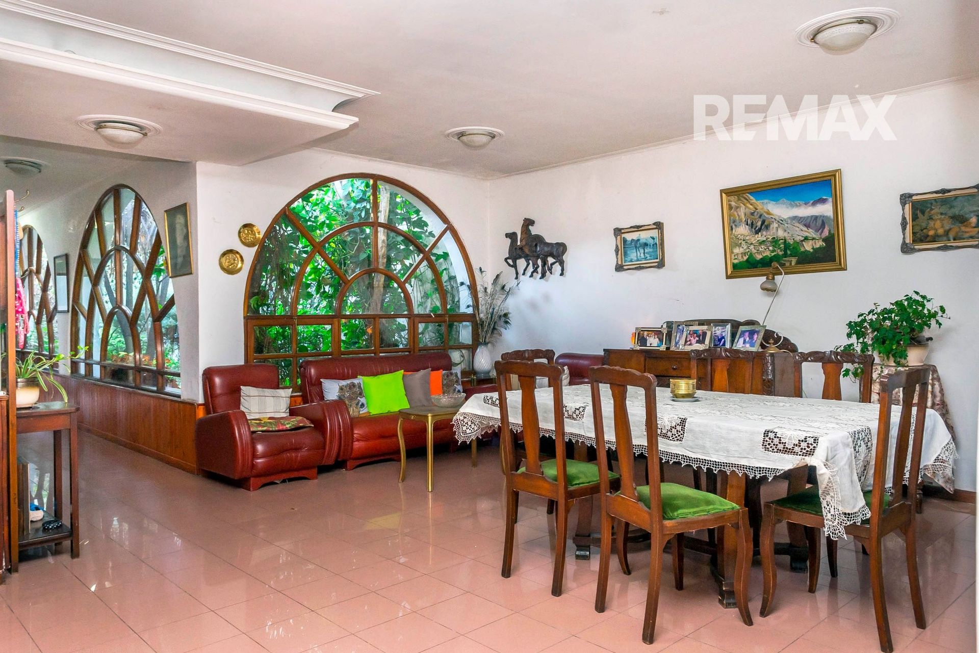CASA ZONA SHOPPING EN VENTA PERMUTA 460 M2 - foto 4