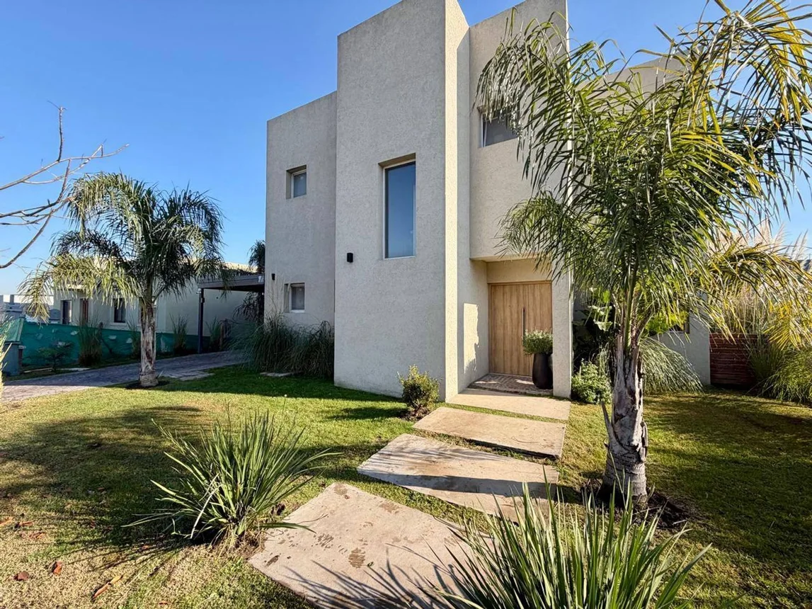 Casa de 4 ambientes en venta en Villa Rosa, Almirante Guillermo Brown 4200