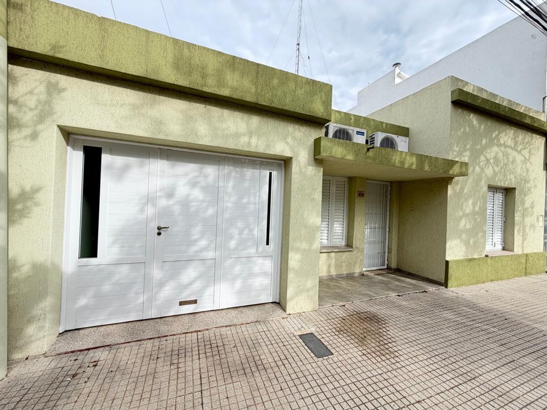 REMAX/VENDE/CASA/2DORM/APTA CREDITO/ZONA SUR