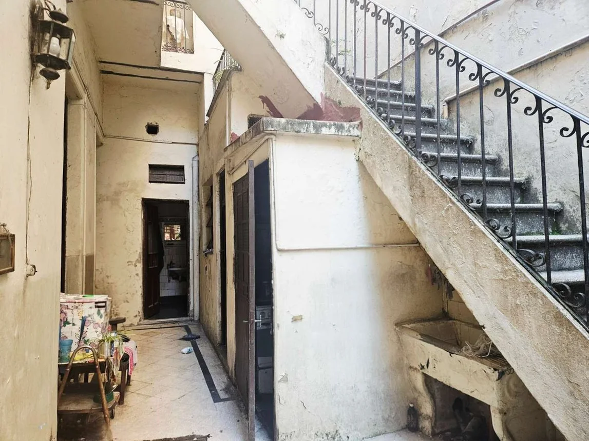Venta casa 10 ambientes en balvanera a refaccionar, foto 1