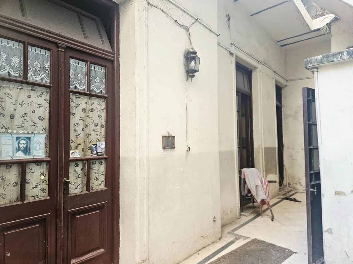Venta casa 10 ambientes en balvanera a refaccionar, foto 3