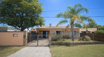 VENTA CASA SALINAS 3 DORM., PISCINA Y APARTAMENTO