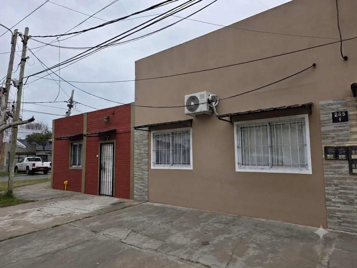 Casa de 6 ambientes en venta en Llavallol, Ucrania 200, foto 2