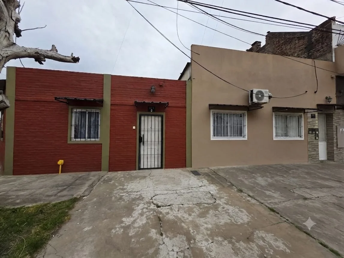 Casa de 6 ambientes en venta en Llavallol, Ucrania 200, foto 3