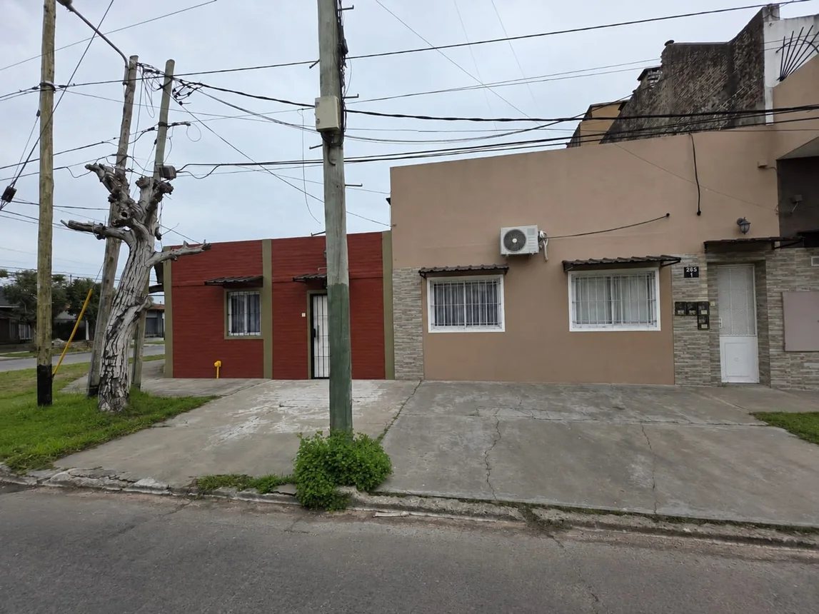Casa de 6 ambientes en venta en Llavallol, Ucrania 200, foto 4