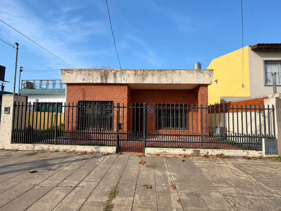 Casa de 3 ambientes en venta en José C. Paz, Tres Sargentos 2200