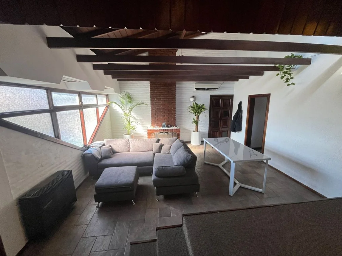 PH de 3 ambientes en venta en Bernal Este, Ayacucho 800