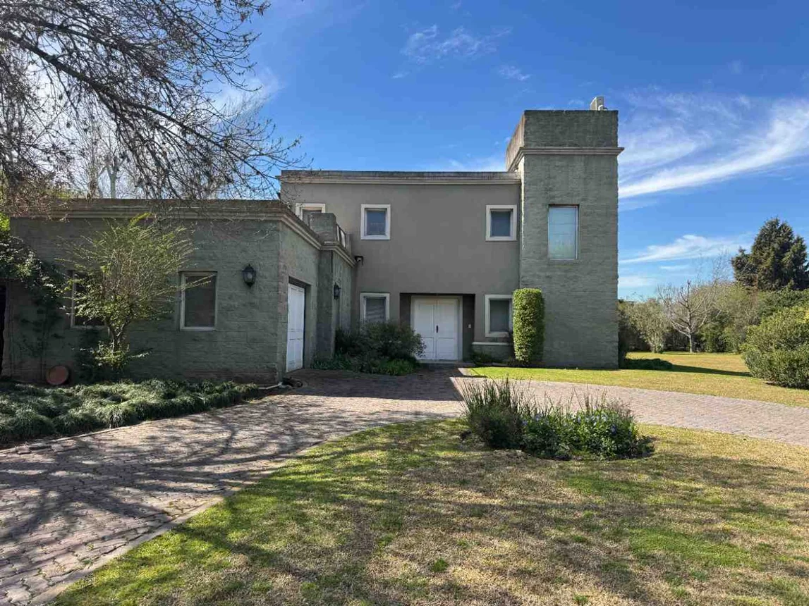 Casa en venta en Pilar
