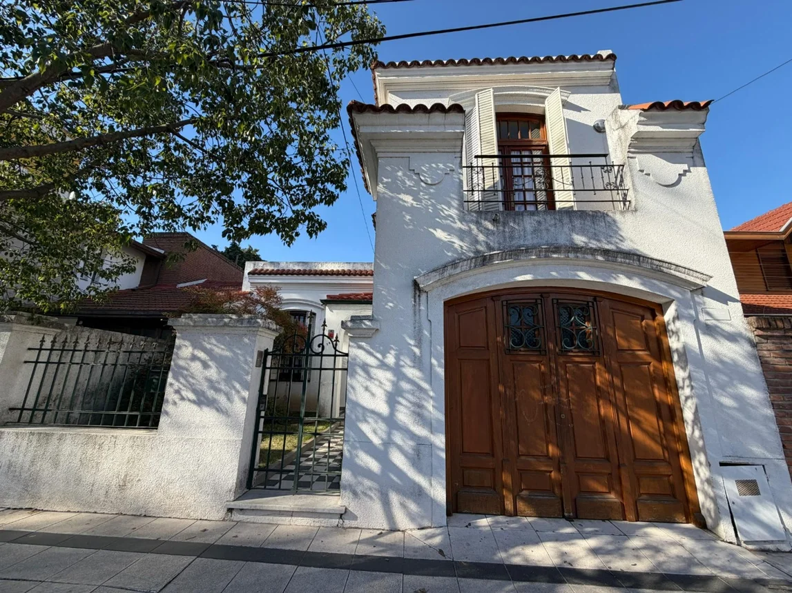 Casa de 4 ambientes en venta en Bernal Este, 25 de Mayo 100