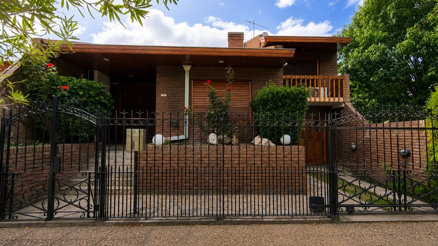 Casa de 5 ambientes en venta en Florencio Varela, Almirante Guillermo Brown 2900