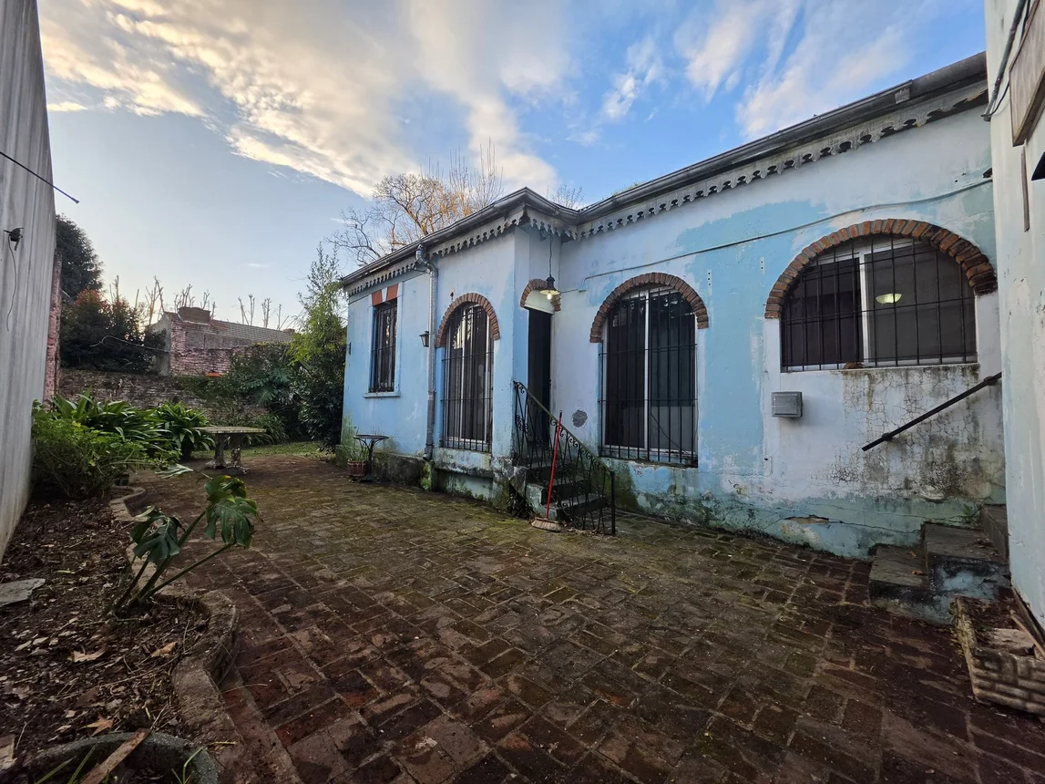 Casa de 4 ambientes en venta en Tigre, Tacuarí 400