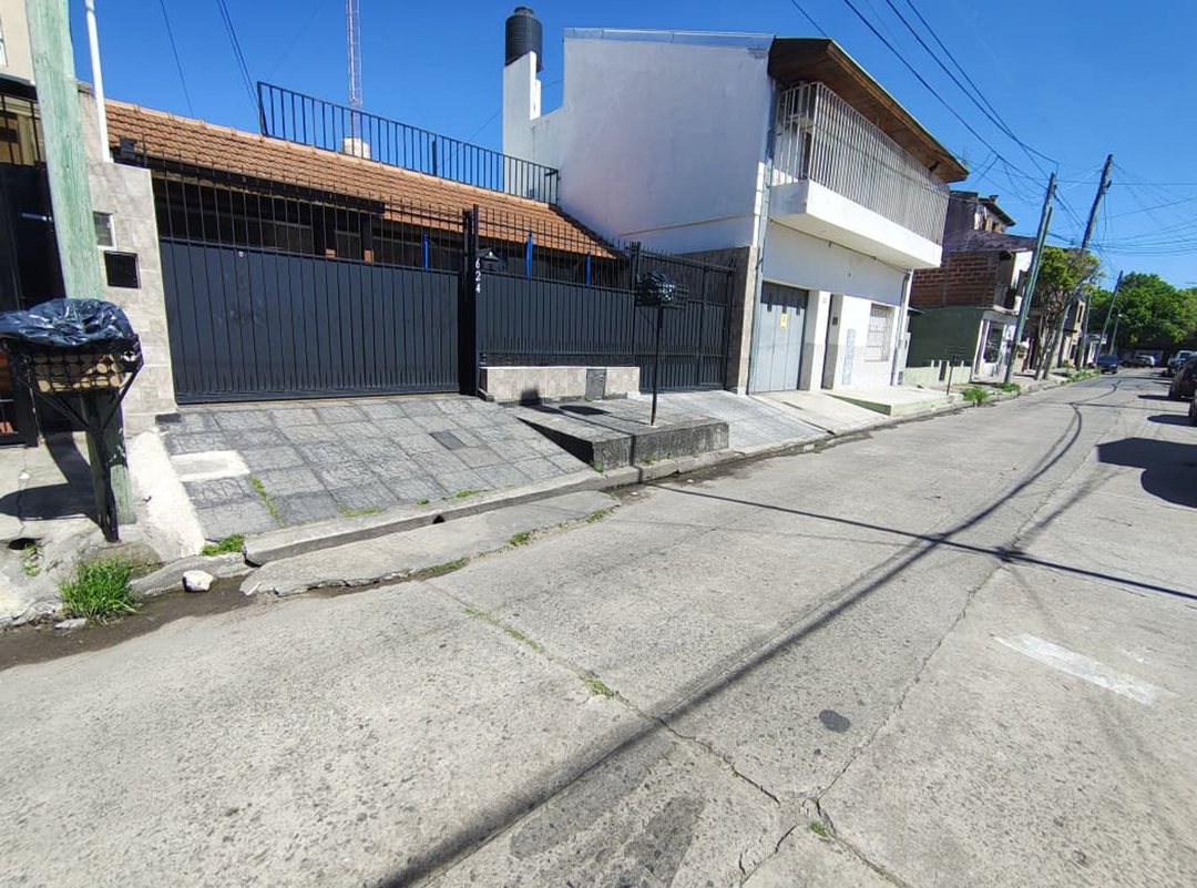 VENTA CASA 5 AMB | COCHERA DOBLE | TERRAZA