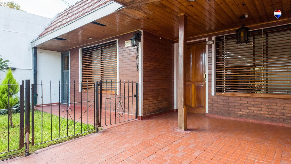 VENTA CASA 3 AMB C/PARQUE ,COCHERA,QUINCHO BERNAL
