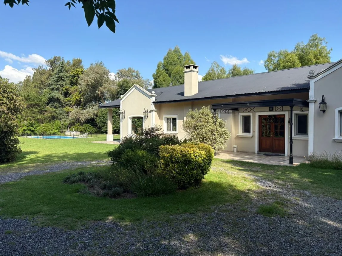 Casa en venta en Pilar, foto 2