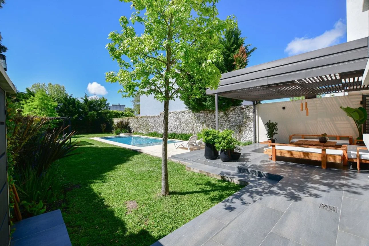 Casa de 5 ambientes en venta en Manuel B. Gonnet, 27 E/496 y 497 3500