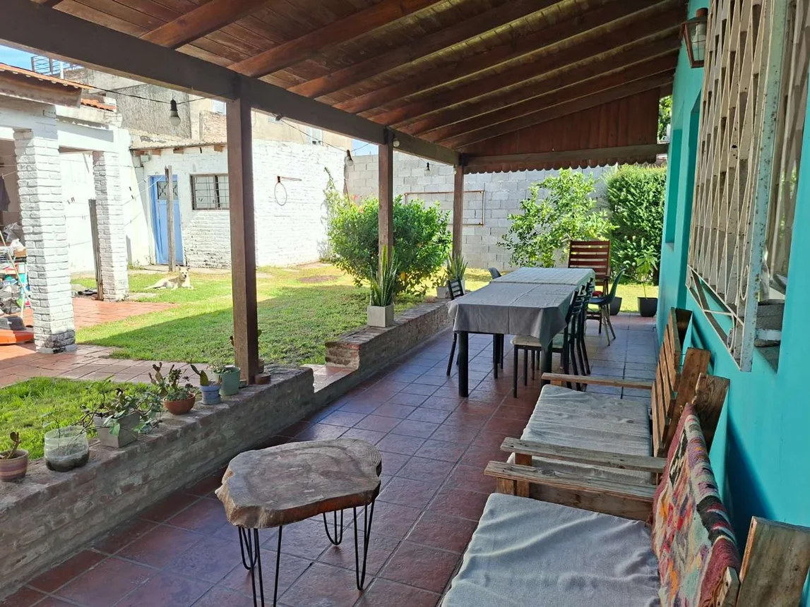 Casa de 5 ambientes en venta en Lomas del Mirador, General Hornos 900, foto 2