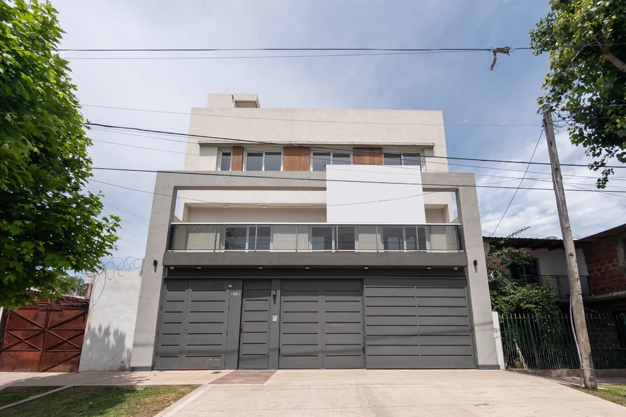 Tríplex de 3 ambientes en venta en Berazategui, Calle 157 1300, foto 2
