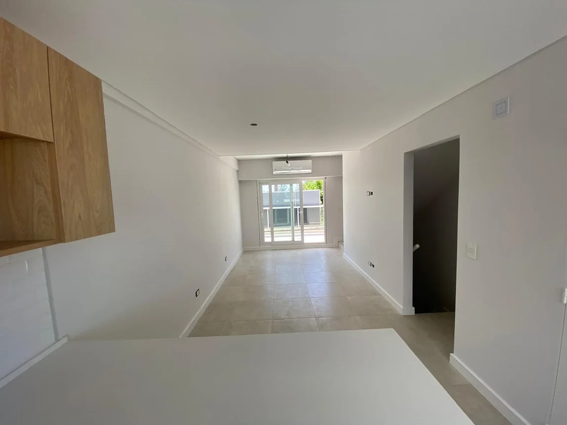 Tríplex de 3 ambientes en venta en Berazategui, Calle 157 1300, foto 3