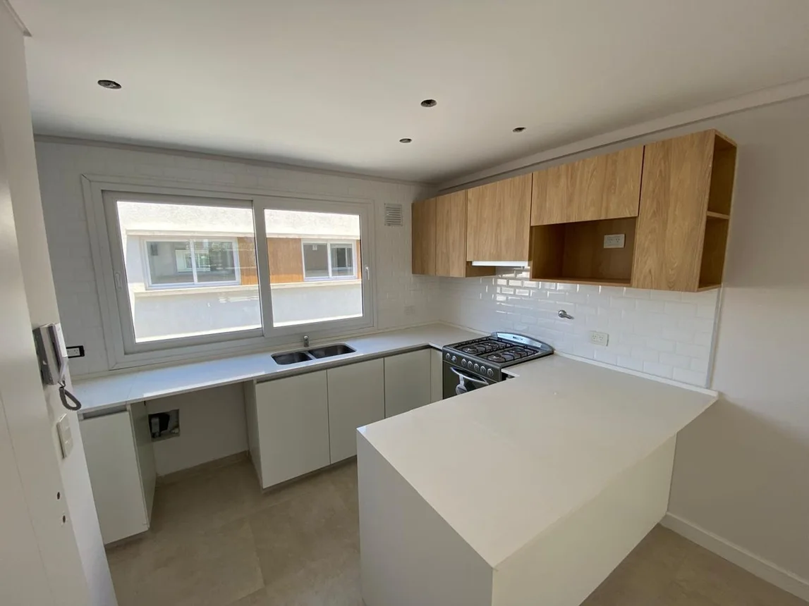 Tríplex de 3 ambientes en venta en Berazategui, Calle 157 1300