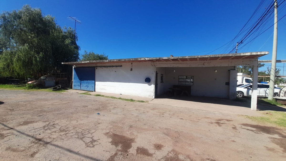 Venta de lote sobre la ruta 11 con construccion