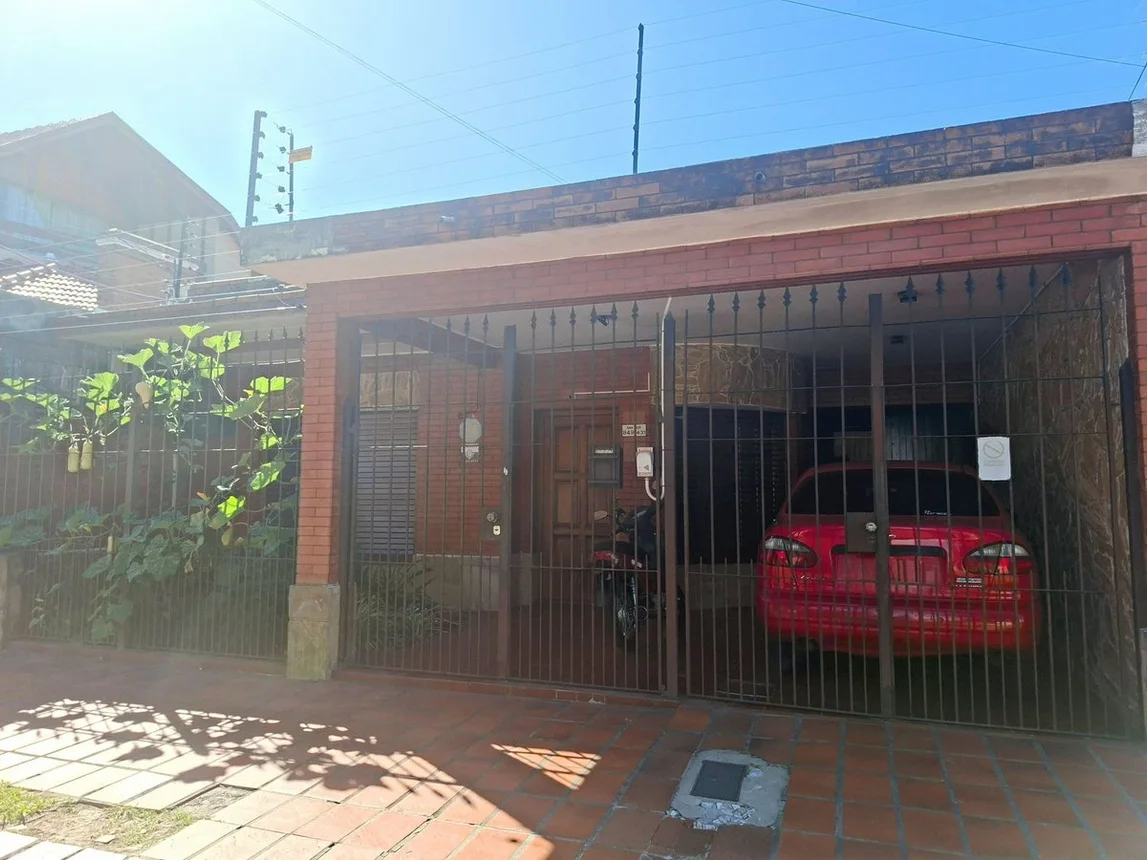 Casa en venta en Quilmes, foto 2