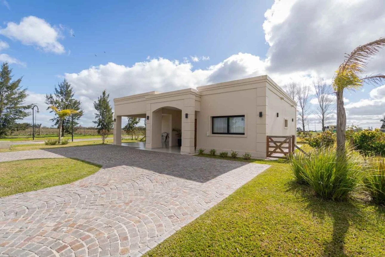 Casa tríplex en venta en La Plata