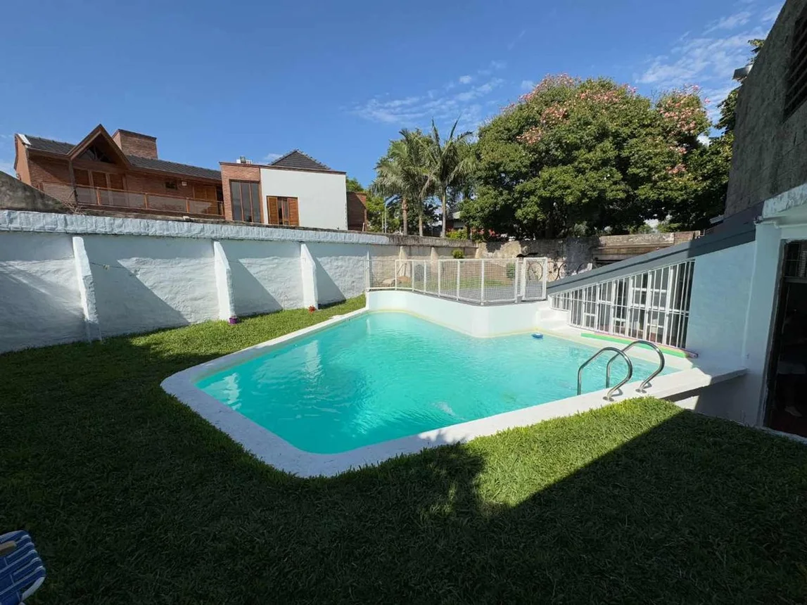 Casa de 4 ambientes en venta en Don Bosco, Avenida Caseros 2400