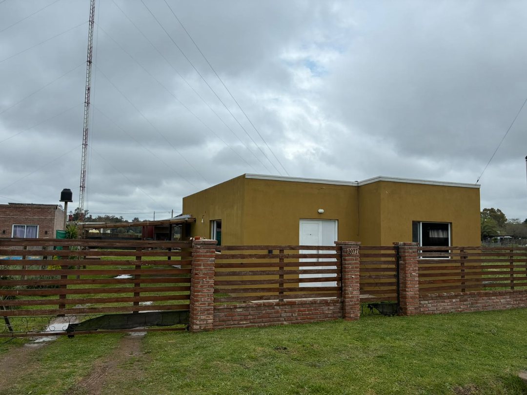 VENTA CASA en MONTE 3 AMB Y LOTE 450 MTS