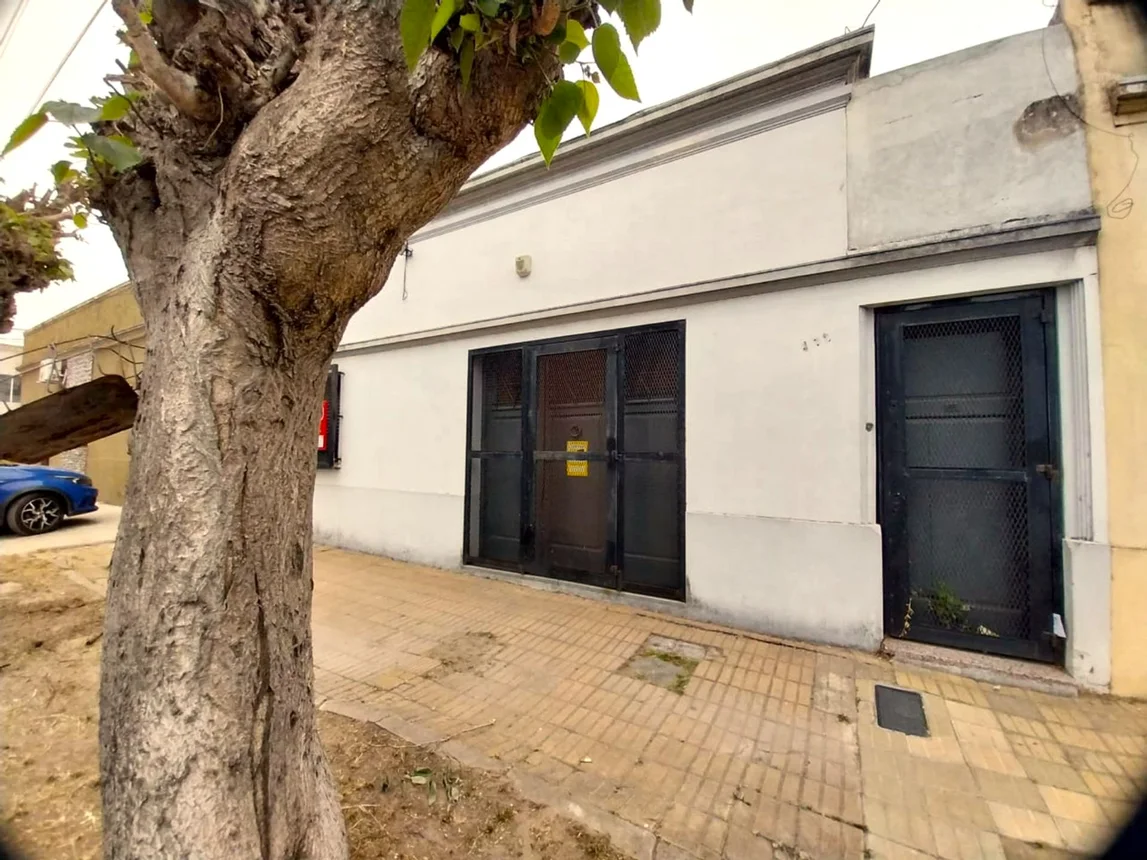 Casa de 3 ambientes en venta en Bernal Oeste, Comodoro Rivadavia 600, foto 2