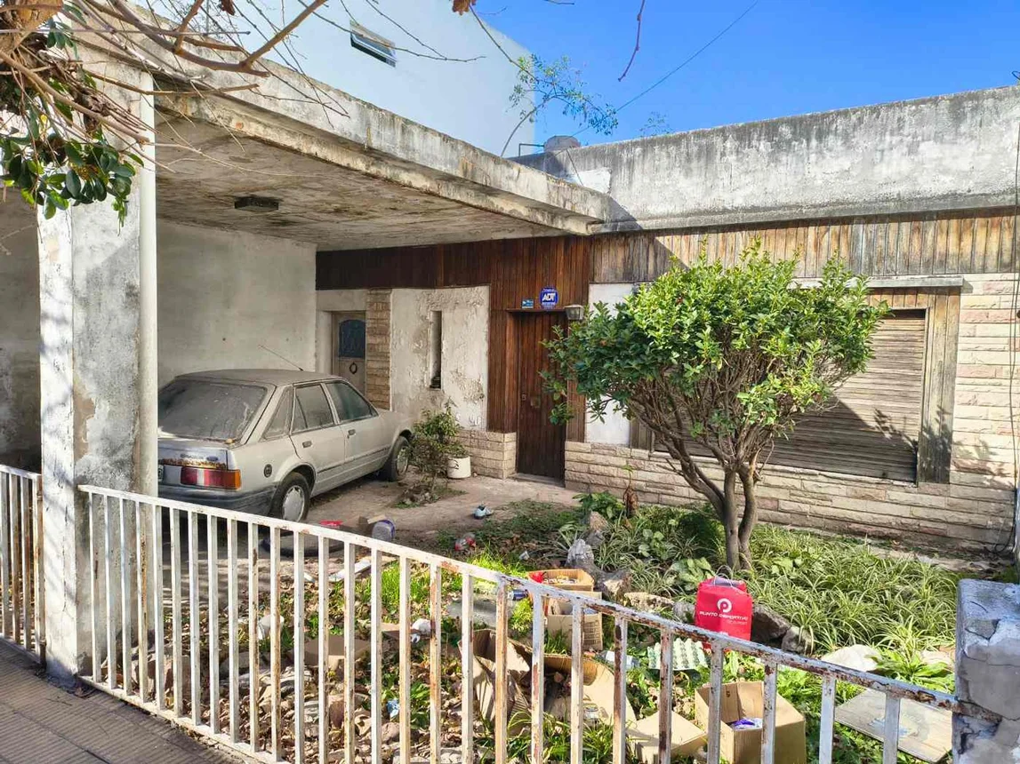 Casa de 4 ambientes en venta en Ramos Mejía, Ameghino 500
