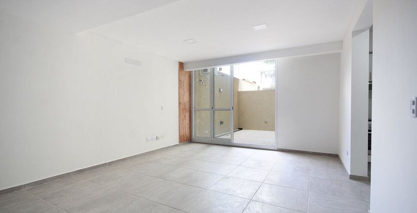 VENTA DEPTO 2 AMB C/PATIO APTO PROF