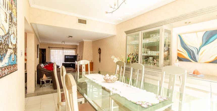 VENTA CASA 4 amb. Jardín Quincho Balcón Cochera!!