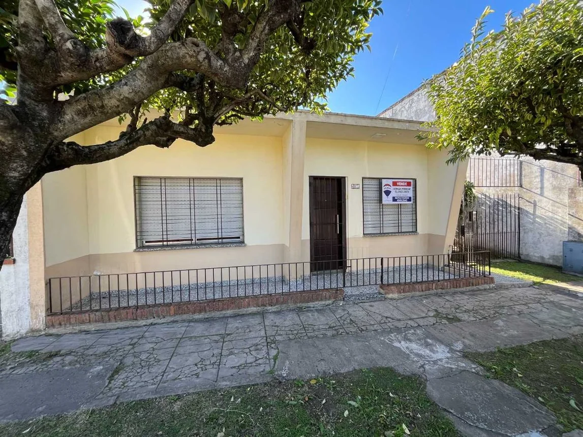 Casa de 3 ambientes en venta en Quilmes, Beruti 1500