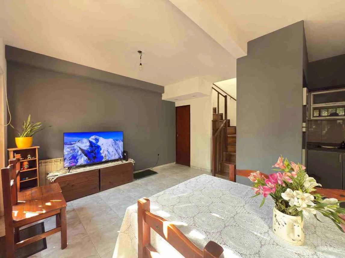 Casa dúplex de 4 ambientes en venta en Quilmes, Pringles Entre Hernandez y Guiraldes 54121381900, foto 3