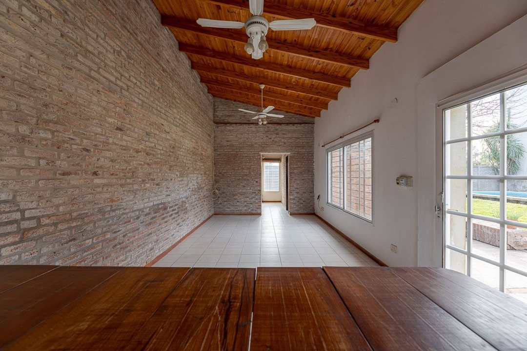 Casa 1 dormitorio en Roldan con pileta
