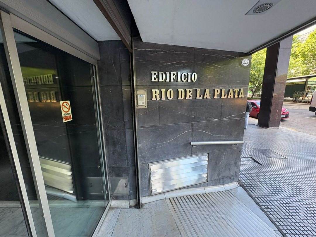 ALQUILEROFICINAS 200m2 REFACCIONADAS + 2 COCHERAS
