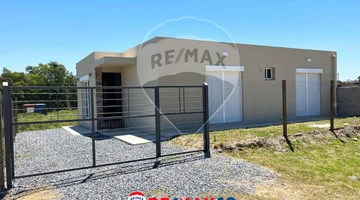 Casa a estrenar de dos dormitorios.