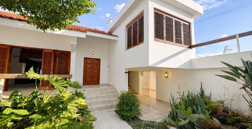 Imagen VENTA CASA 3 DORM Y ESCRITORIO BARRIO ARGUELLO- Conocé nuestras propiedades