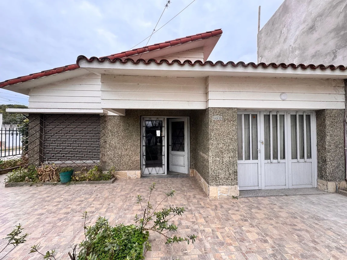 Casa de 4 ambientes en alquiler en Santa Fe, Av. Lujan 3000, foto 2