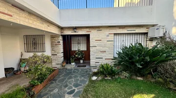 Casa 4 amb. con garage y  jardín Villa Pueyrredón