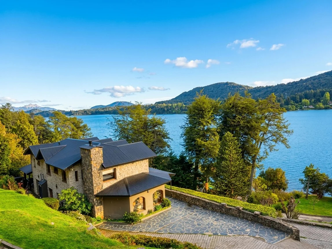 Casa de 5 ambientes en venta en San Carlos de Bariloche, Avenida Ezequiel Bustillo 16700, foto 2