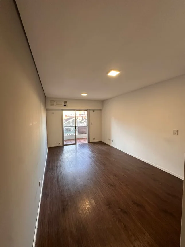 Departamento de 2 ambientes en alquiler en Morón, Carlos Pellegrini 800