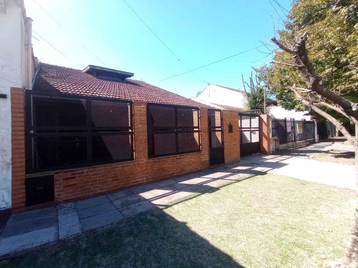 Foto 34 — CASA VENTA 4 AMBIENTES CASTELAR